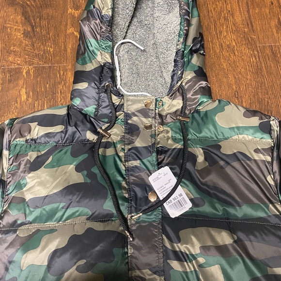 Camo bomber forever21 - Picture 1 of 3